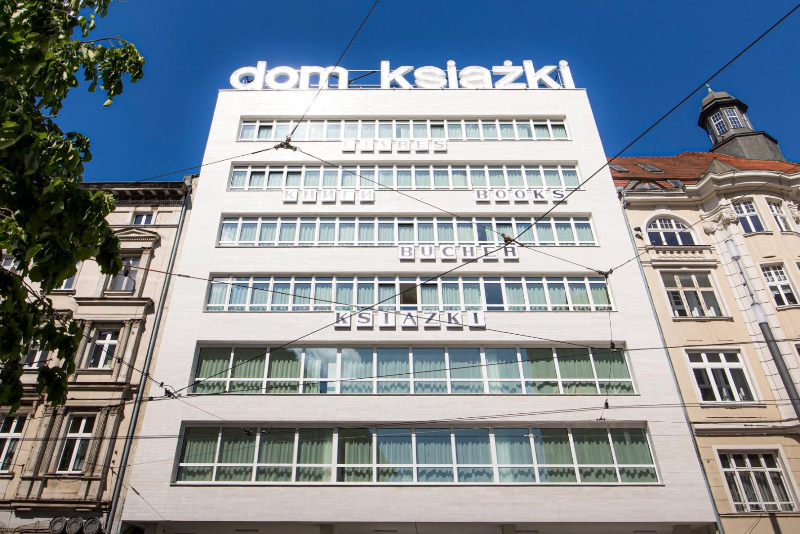 Odnowiona fasada budynku „Dom Książki” w Poznaniu.