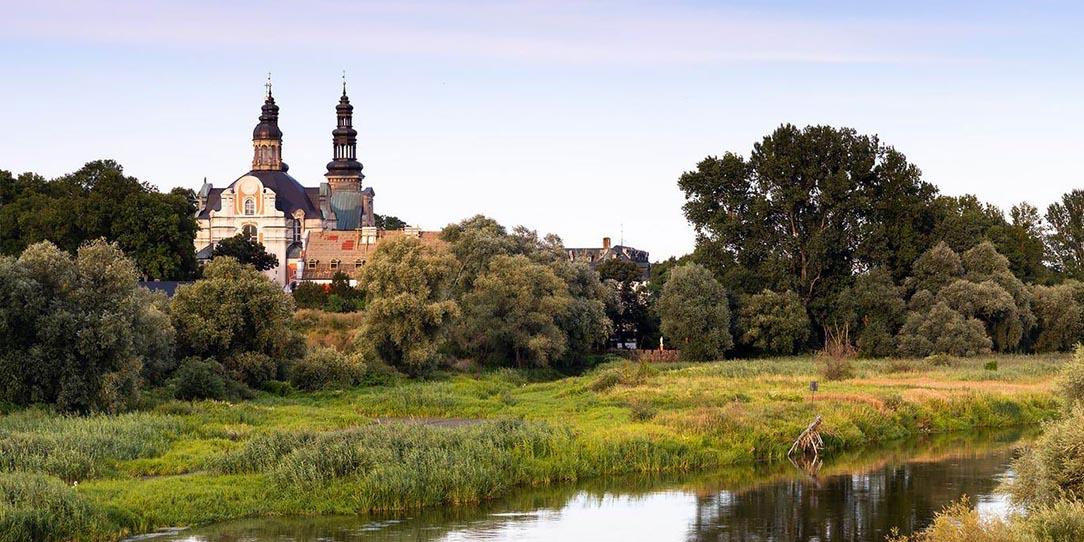 Ląd - widok na klasztor