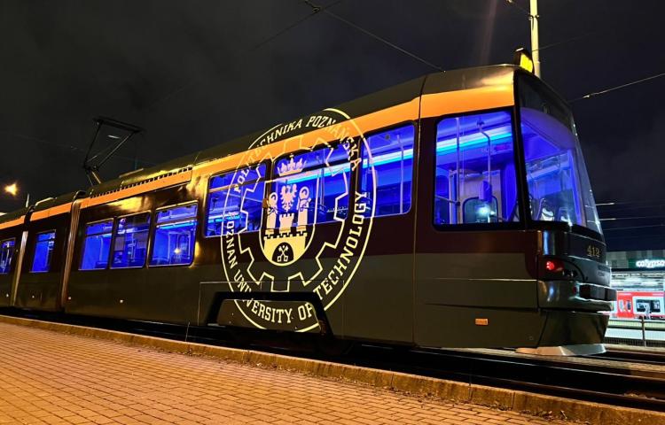 Tramwaj z inteligentnym oświetleniem jeździ już w Poznaniu. Wspólny projekt Signify, PP i MPK Poznań