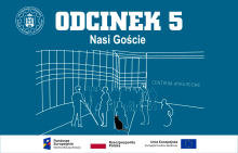 Czarny kot siedzi przed budynkiem w otoczeniu wielu osób, powyżej jest tytuł piątego odcinka: "Nasi Goście”.